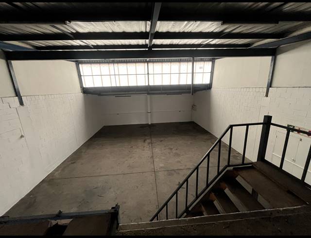 200M² WAREHOUSE TO LET IN EASTLEIGH